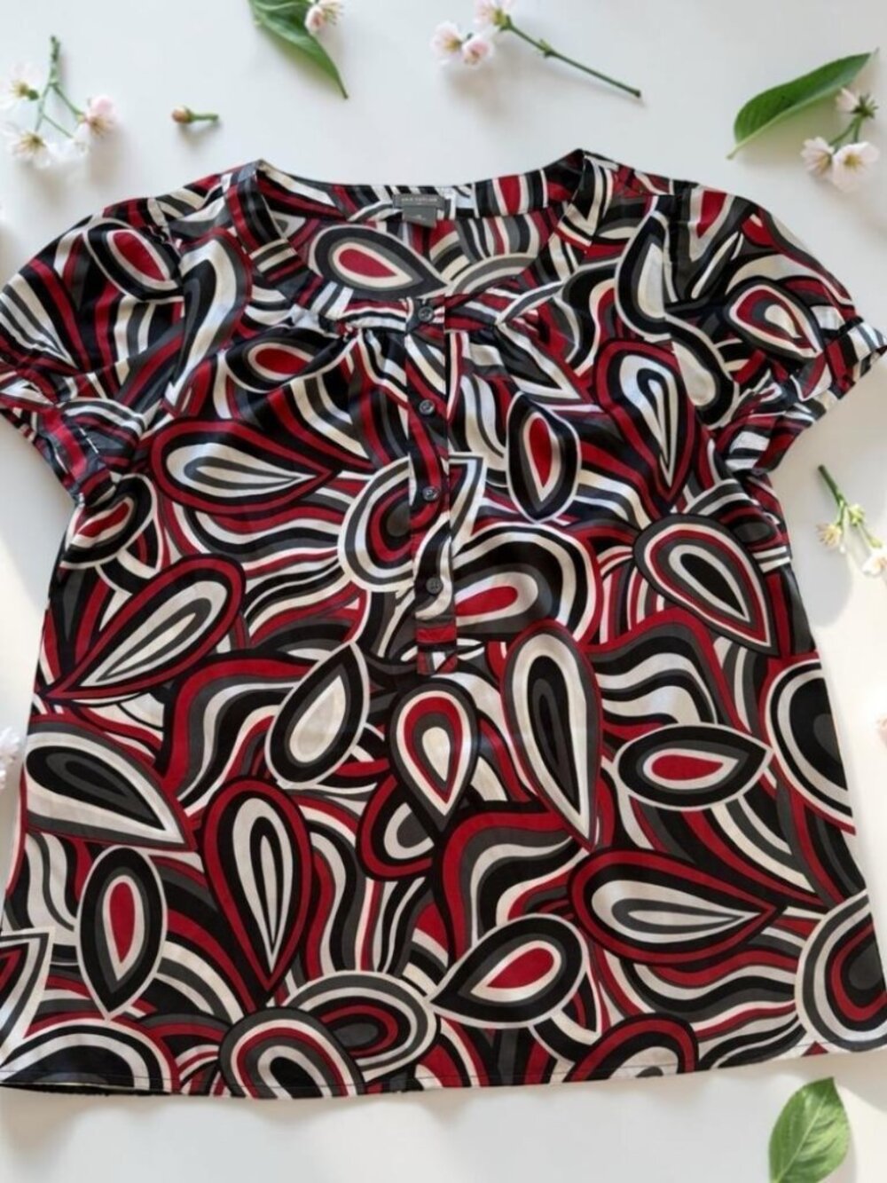 Ann Taylor Women's Short Sleeve 1/4 Button Blouse Red White Black 10 Office